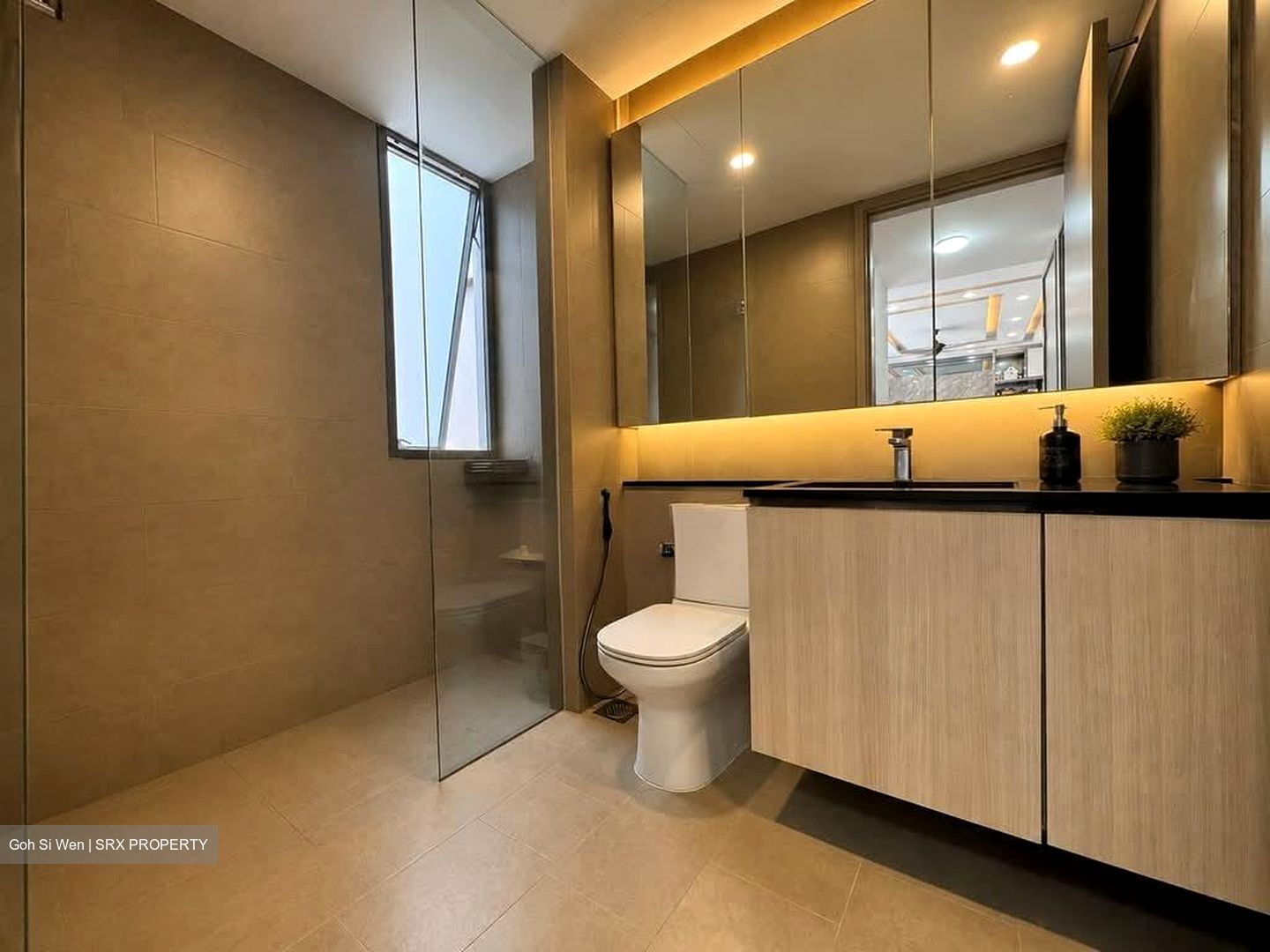 Stratum (D18), Condominium #572951101